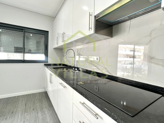 Apartamento T3 para Venda em Quelfes Foto 3