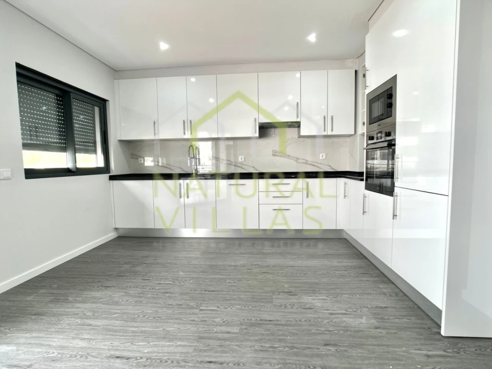 Apartamento T3 para Venda em Quelfes Foto 2