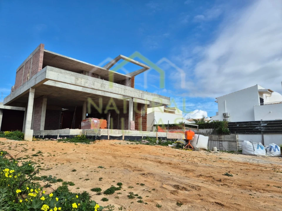 Moradia T4 para Venda em Albufeira e Olhos de Água Foto 1