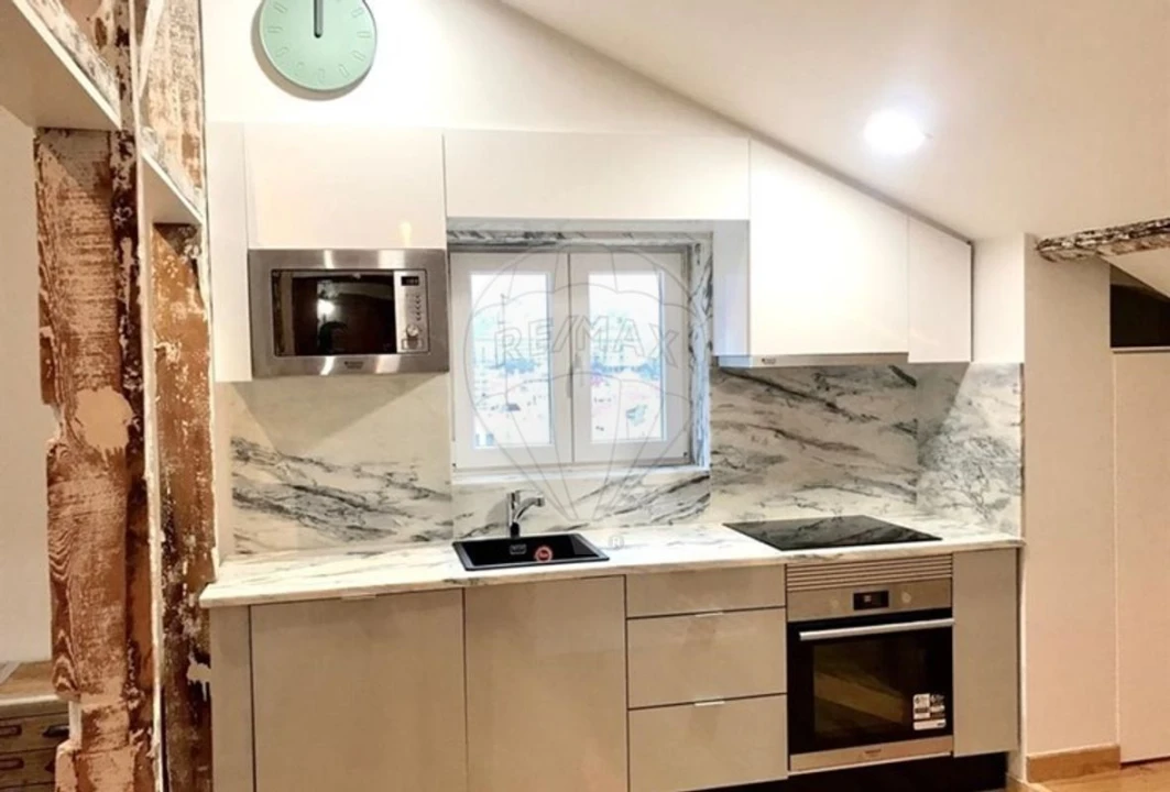 Apartamento T1 para Arrendamento em Misericórdia Foto 1