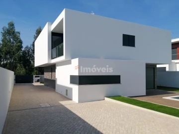 Moradia T5 para Venda em Nossa Sra de Fatima