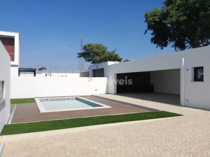 Moradia T5 para Venda em Nossa Sra de Fatima Foto 8