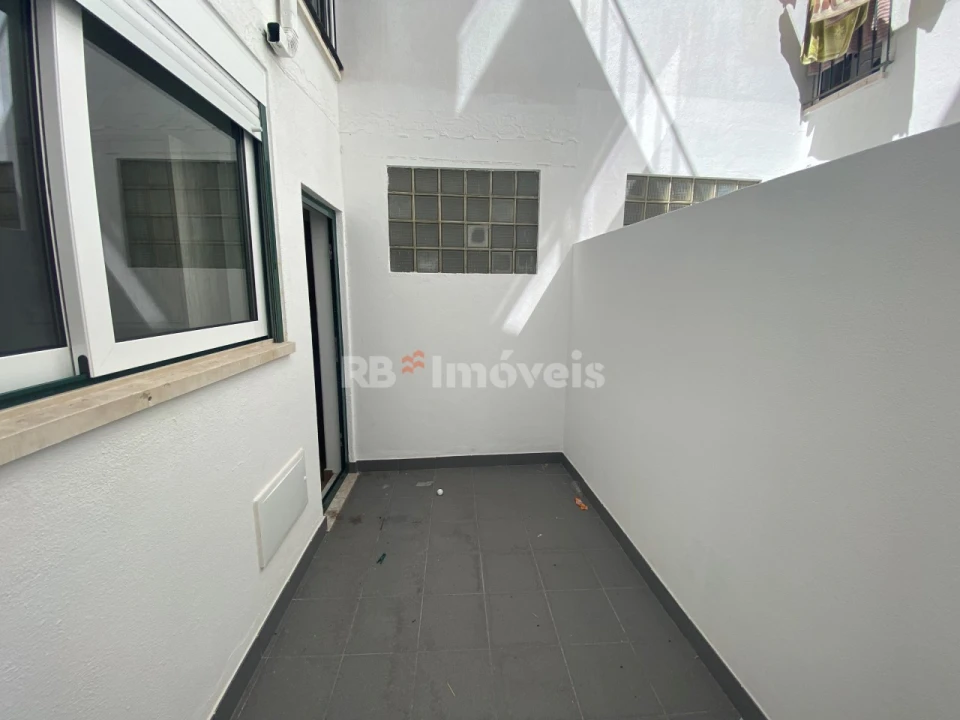 Apartamento T2 para Venda em São João Baptista e Santa Maria dos Olivais Foto 1
