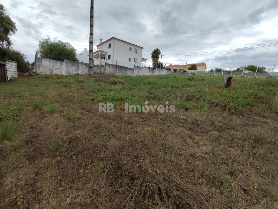 Terreno para Venda em São João Baptista e Santa Maria dos Olivais Foto 1