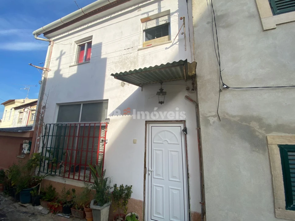 Moradia T2 para Venda em Além da Ribeira e Pedreira Foto 2