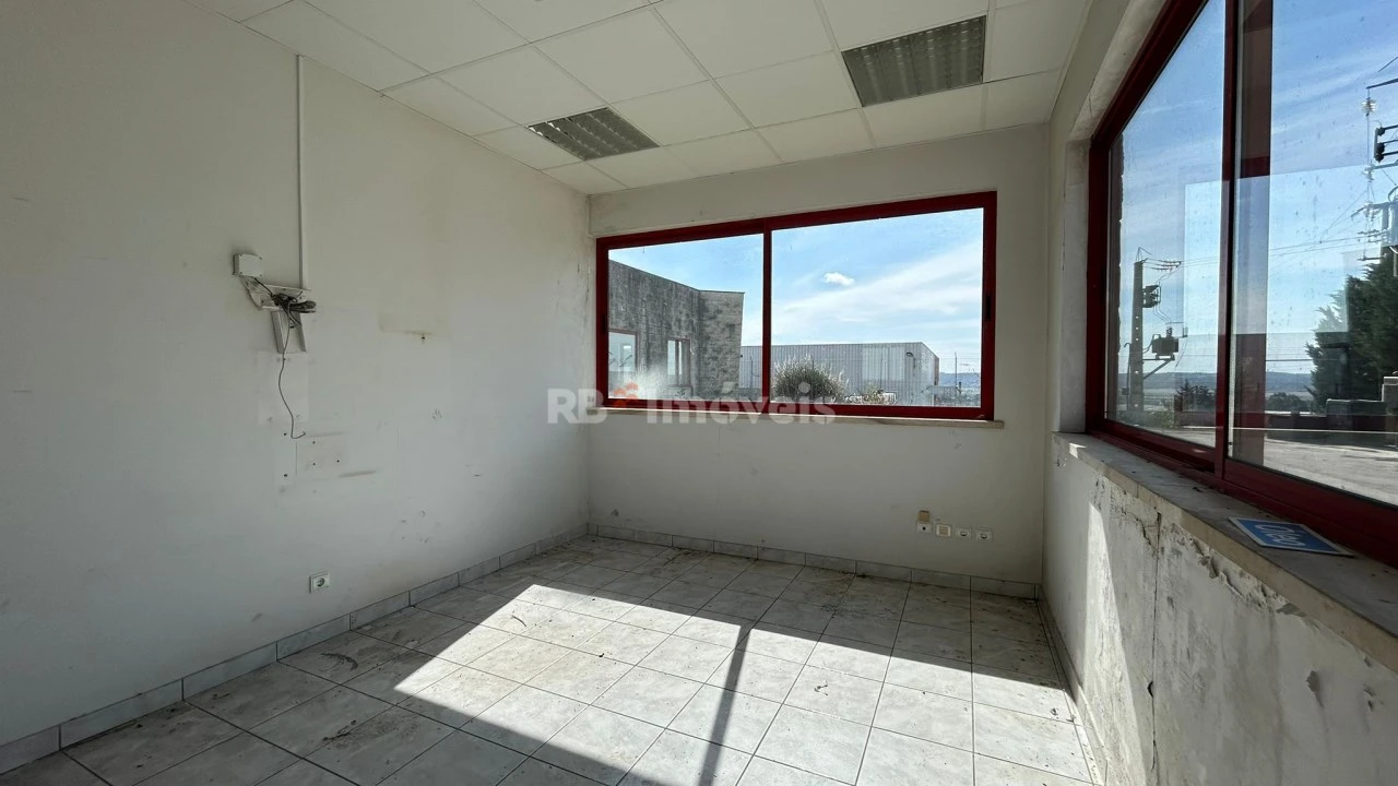 Armazém para Venda em Montalvo Foto 13