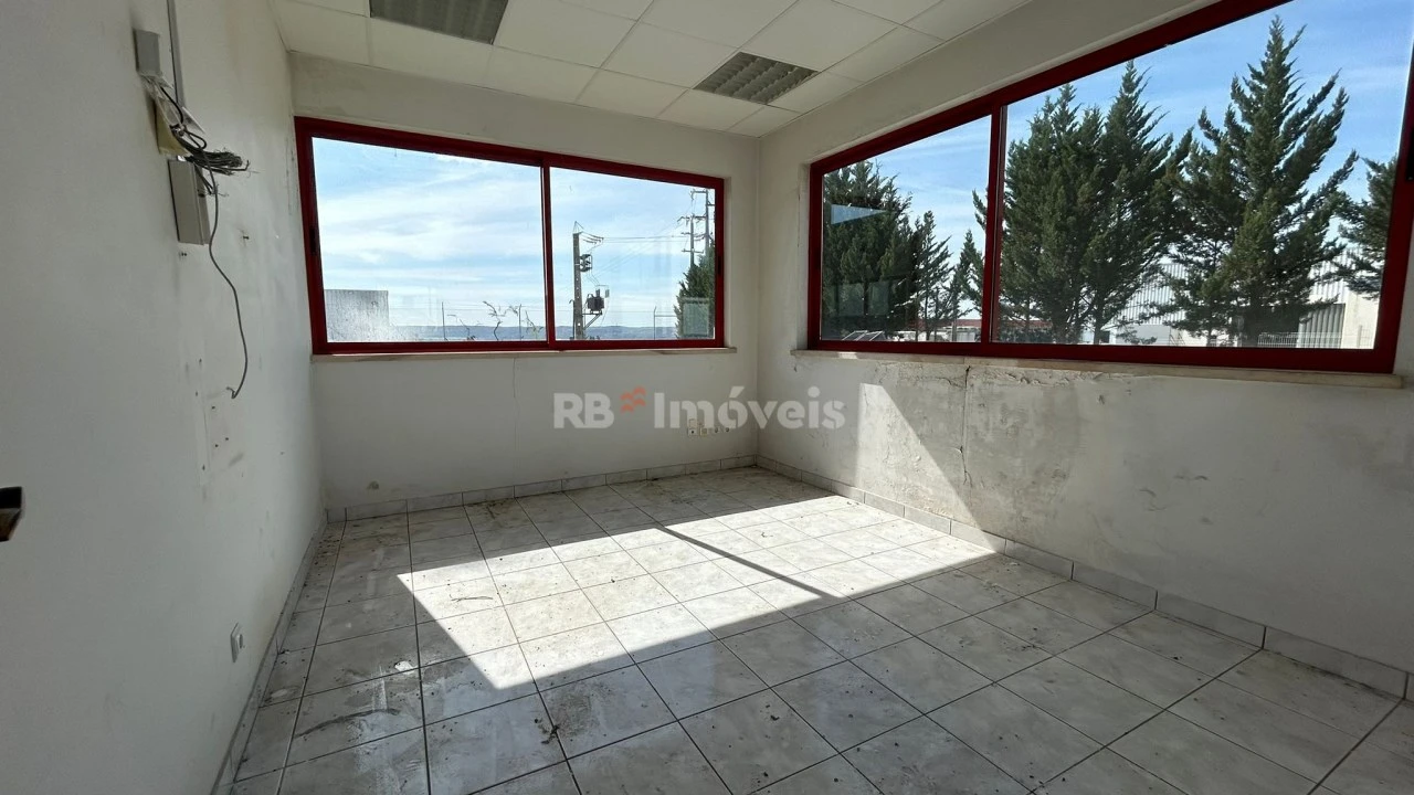 Armazém para Venda em Montalvo Foto 16