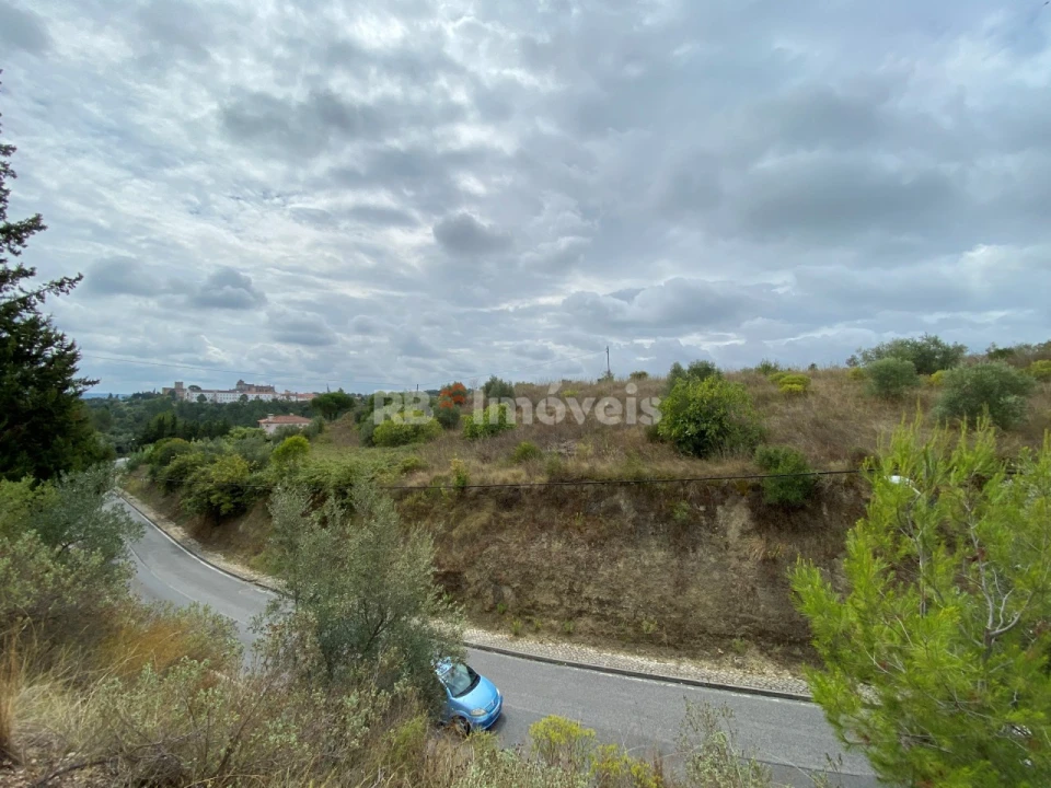 Terreno para Venda em São João Baptista e Santa Maria dos Olivais Foto 1