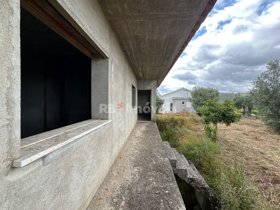 Moradia T3 para Venda em Olalhas Foto 3