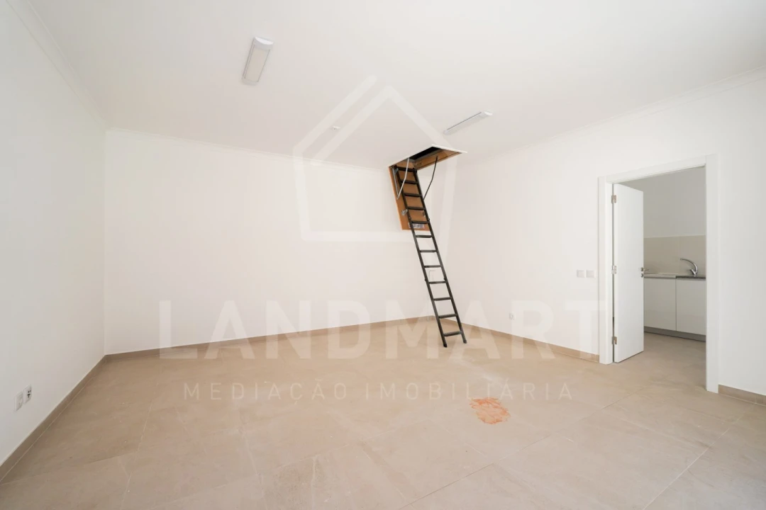 Moradia T4 para Venda em Turquel Foto 18