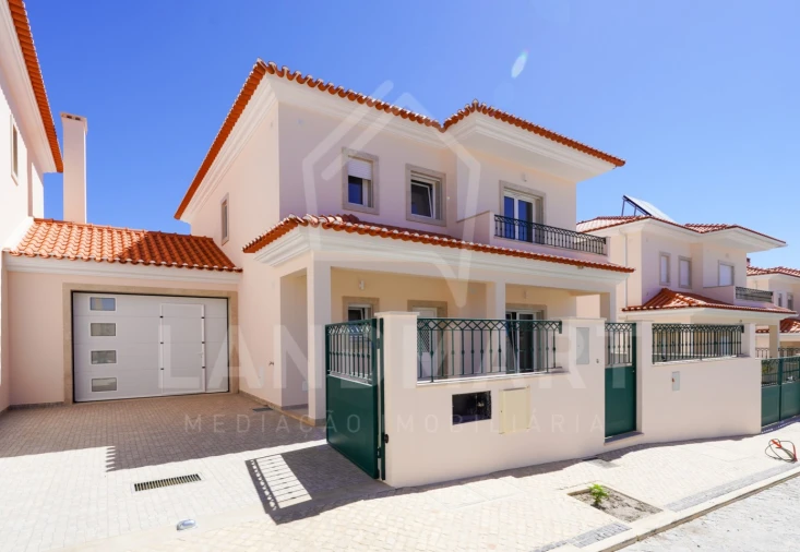 Moradia T4 para Venda em Turquel Foto 3