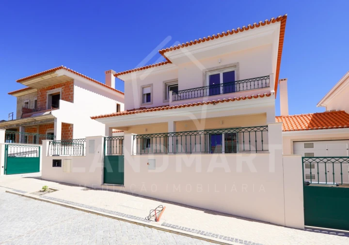 Moradia T4 para Venda em Turquel Foto 2