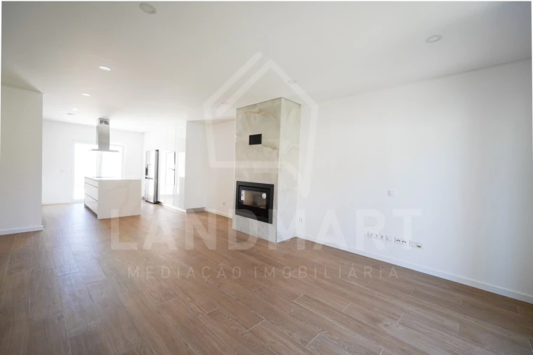 Moradia T4 para Venda em Turquel Foto 1