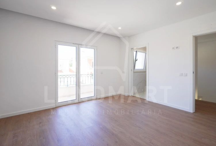 Moradia T4 para Venda em Turquel Foto 8