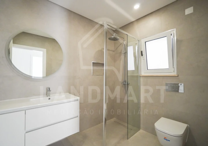 Moradia T4 para Venda em Turquel Foto 16