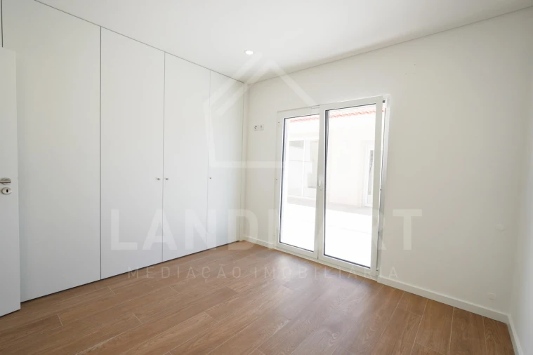 Moradia T4 para Venda em Turquel Foto 17