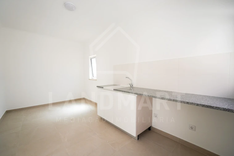 Moradia T4 para Venda em Turquel Foto 19