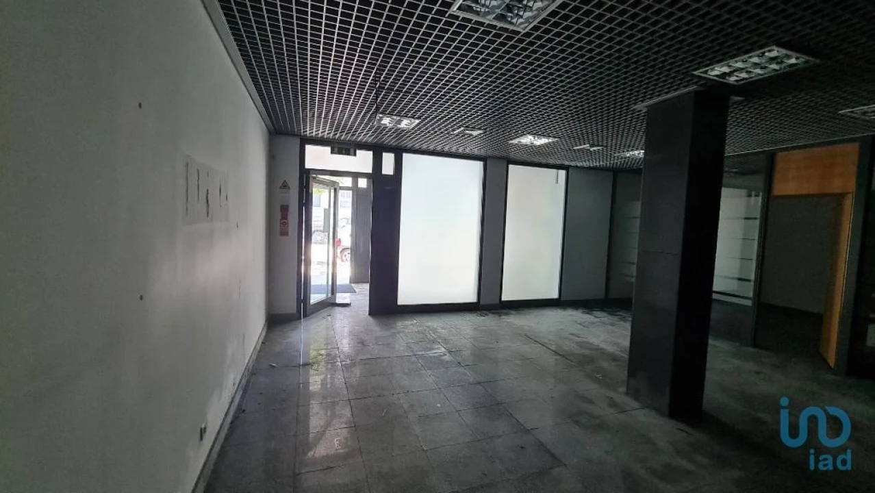 Loja para Venda em Bornes de Aguiar Foto 9