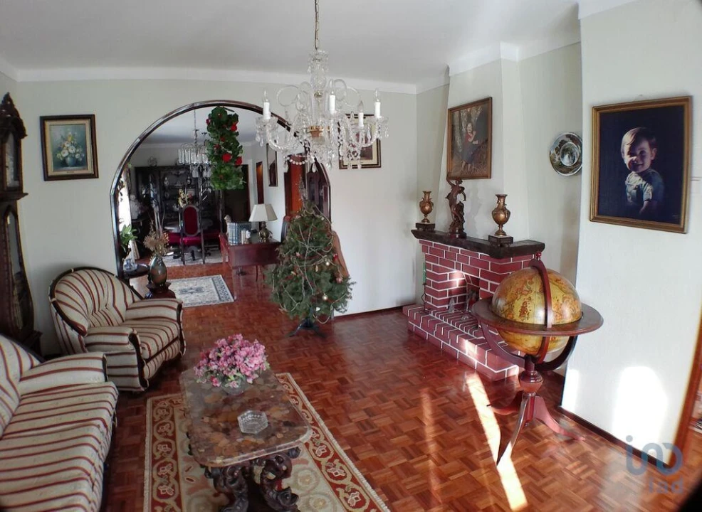 Moradia T6 para Venda em Atouguia da Baleia Foto 11