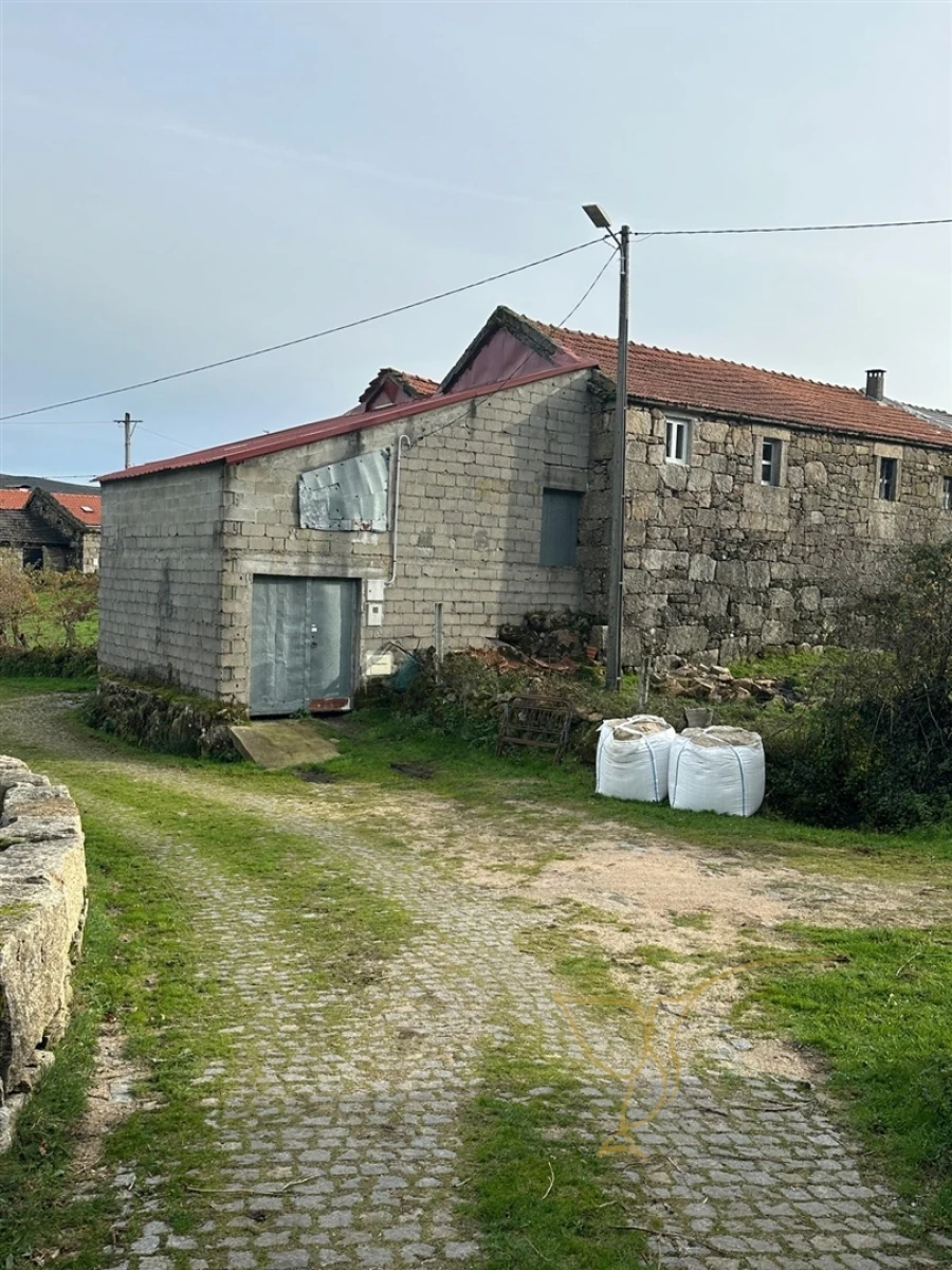 Moradia T0 para Venda em Castro Laboreiro e Lamas de Mouro Foto 2