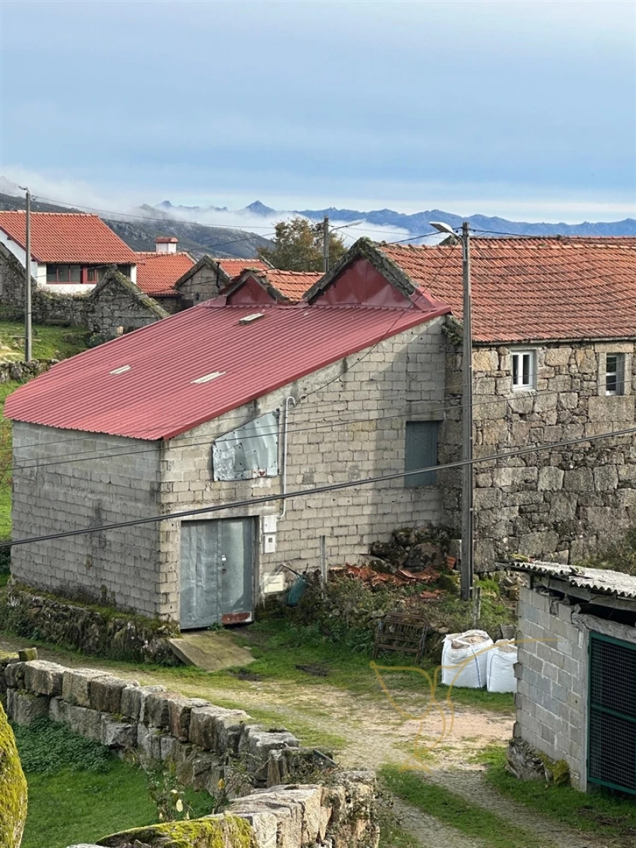 Moradia T0 para Venda em Castro Laboreiro e Lamas de Mouro Foto 1