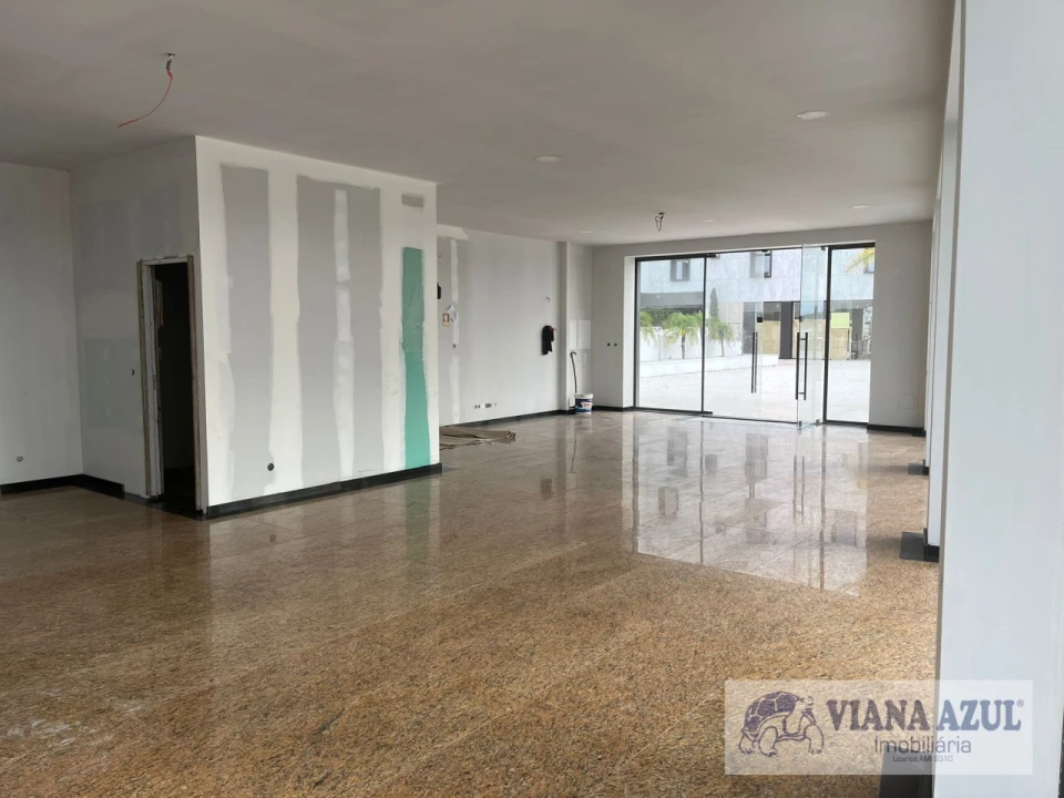 Loja para Arrendamento em Santa Maria Maior e Monserrate e Meadela Foto 3