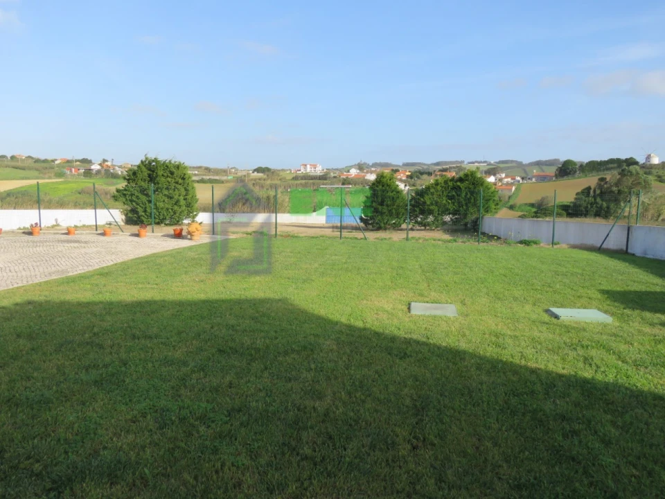 Moradia T5 para Venda em Encarnação Foto 6