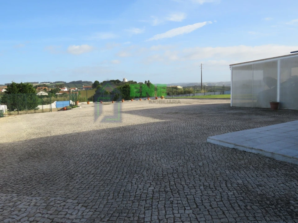 Moradia T5 para Venda em Encarnação Foto 8