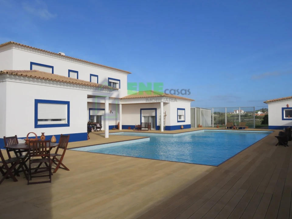 Moradia T5 para Venda em Encarnação Foto 10