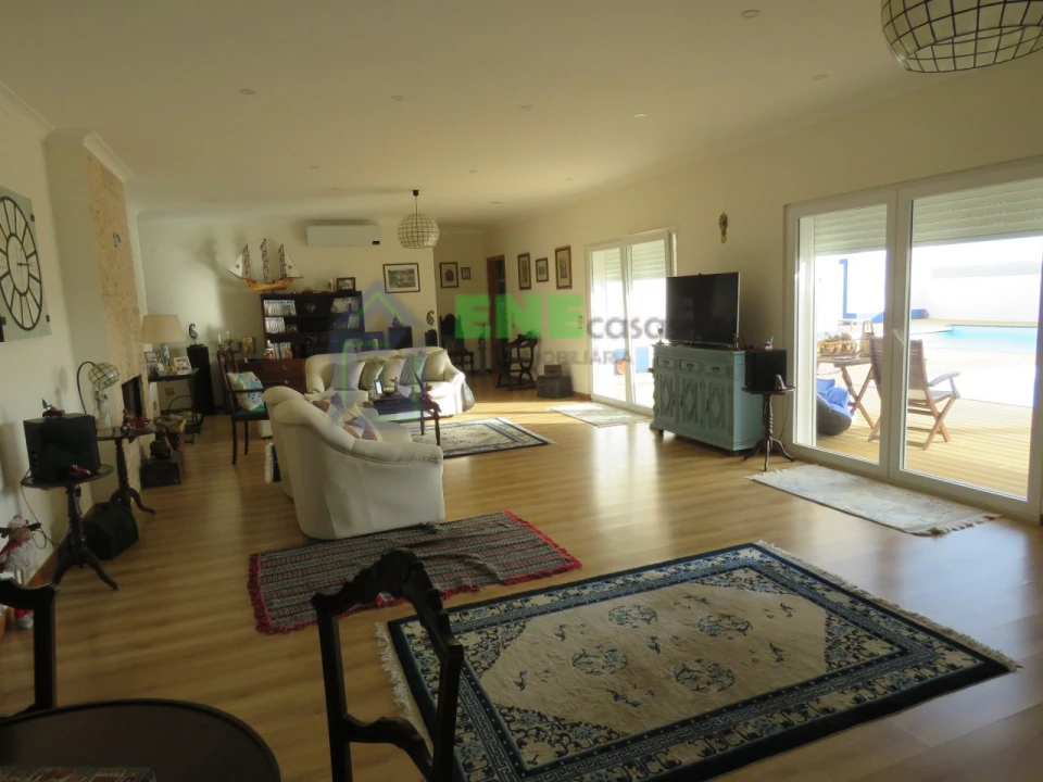 Moradia T5 para Venda em Encarnação Foto 19