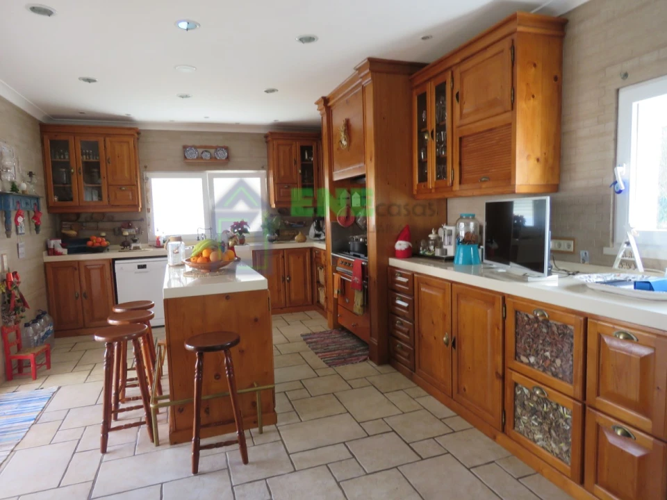 Moradia T5 para Venda em Encarnação Foto 21