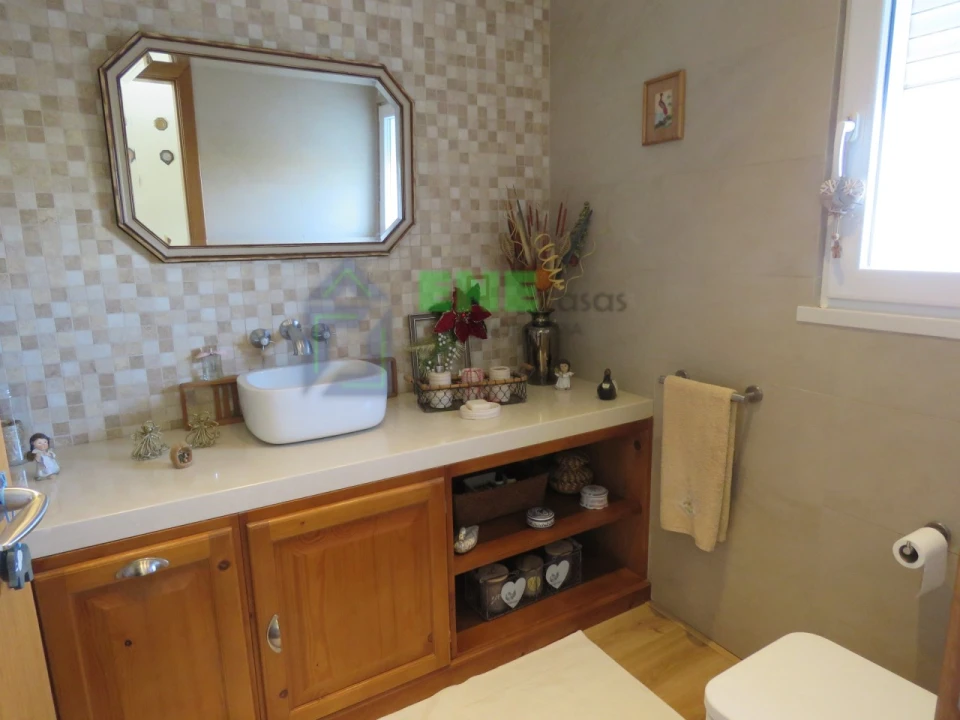 Moradia T5 para Venda em Encarnação Foto 25