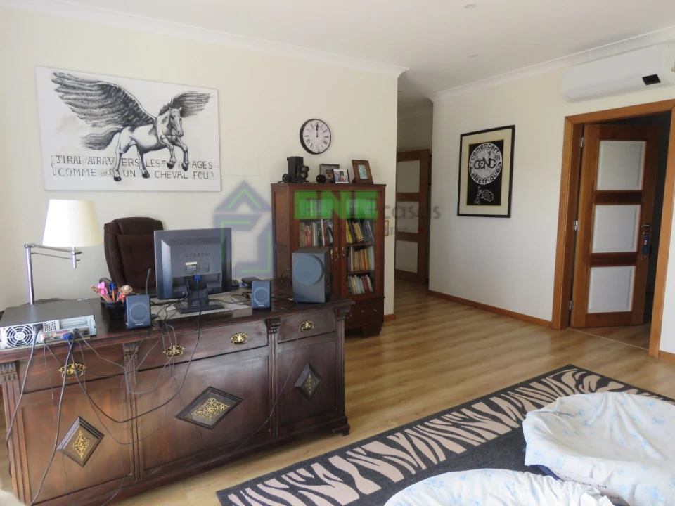 Moradia T5 para Venda em Encarnação Foto 35