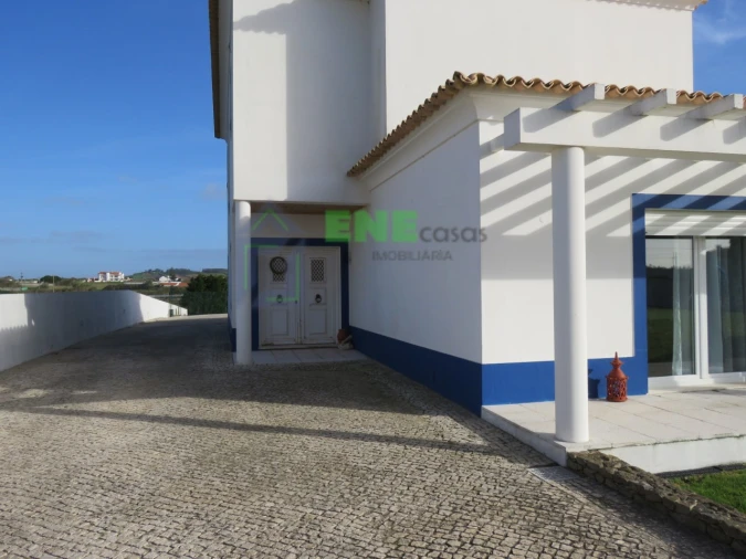 Moradia T5 para Venda em Encarnação Foto 4