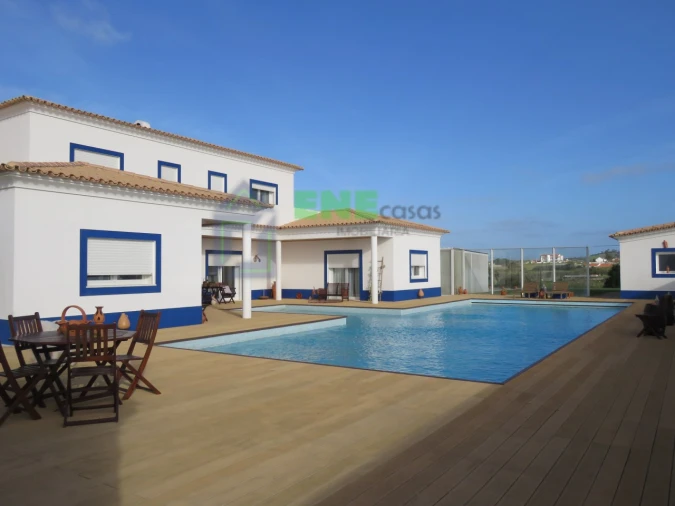 Moradia T5 para Venda em Encarnação Foto 10