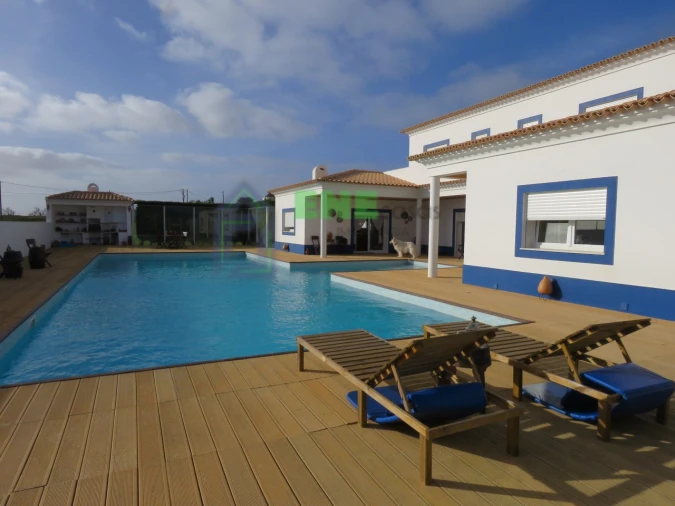 Moradia T5 para Venda em Encarnação Foto 11