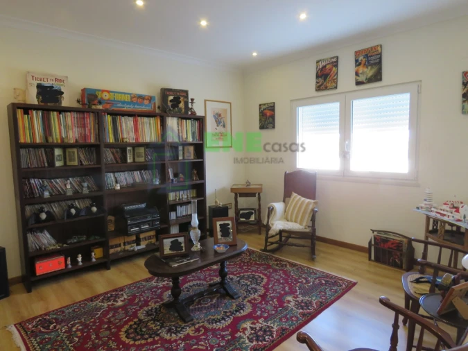 Moradia T5 para Venda em Encarnação Foto 24