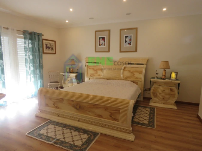 Moradia T5 para Venda em Encarnação Foto 30