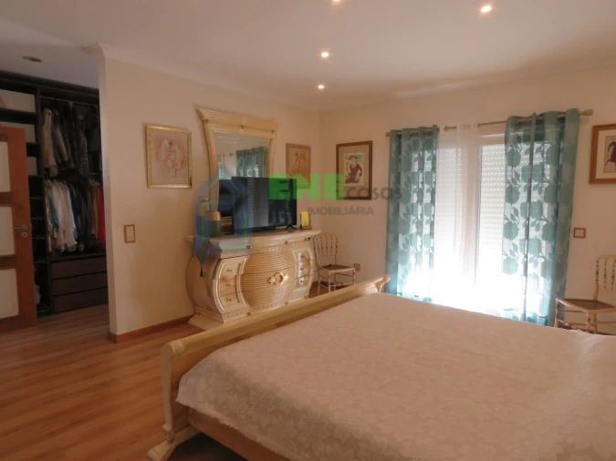 Moradia T5 para Venda em Encarnação Foto 31