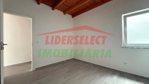 Moradia T2 para Venda em São Pedro da Cadeira