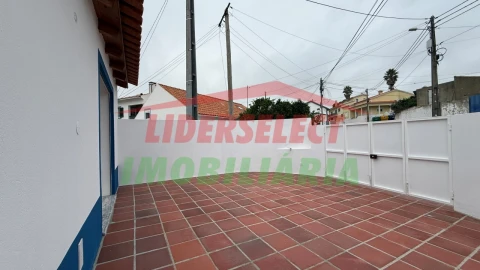 Moradia T2 para Venda em São Pedro da Cadeira