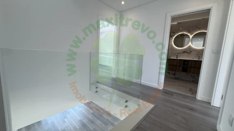 Moradia T4 para Venda em Corroios