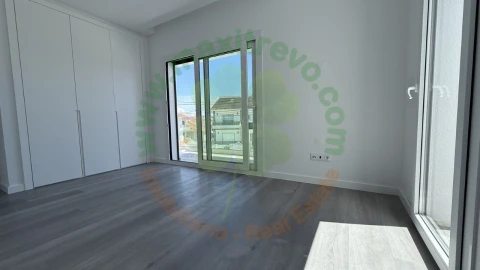 Moradia T4 para Venda em Corroios