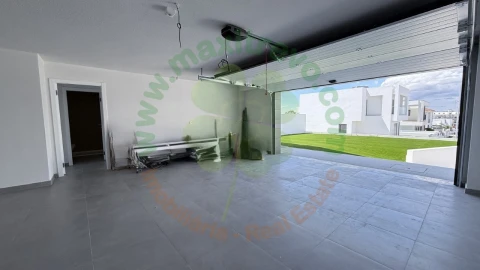 Moradia T4 para Venda em Corroios