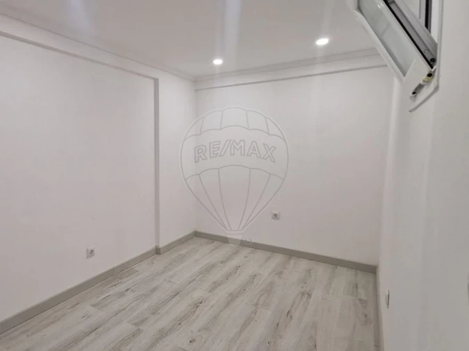 Loja para Venda em Corroios Foto 12