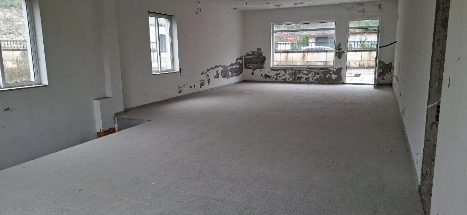 Loja para Arrendamento em Moimenta Foto 8