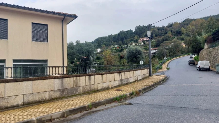 Loja para Arrendamento em Moimenta Foto 25