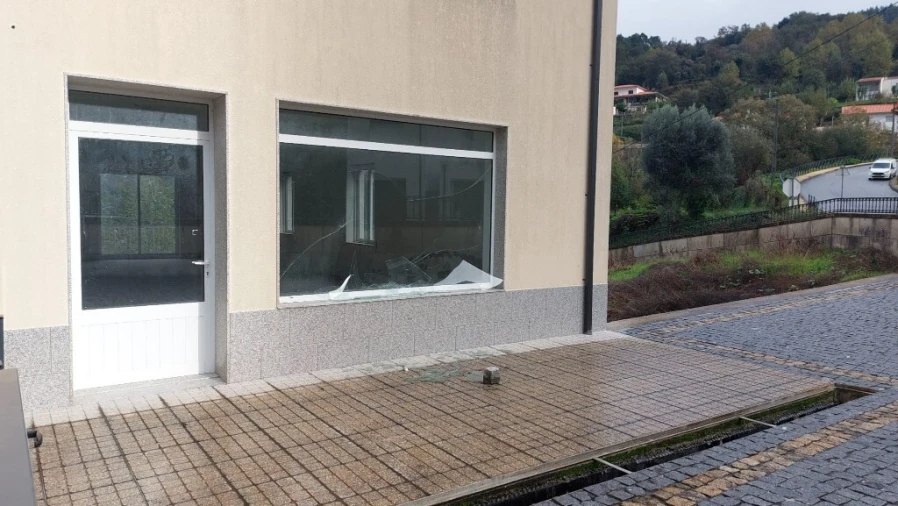 Loja para Arrendamento em Moimenta Foto 5