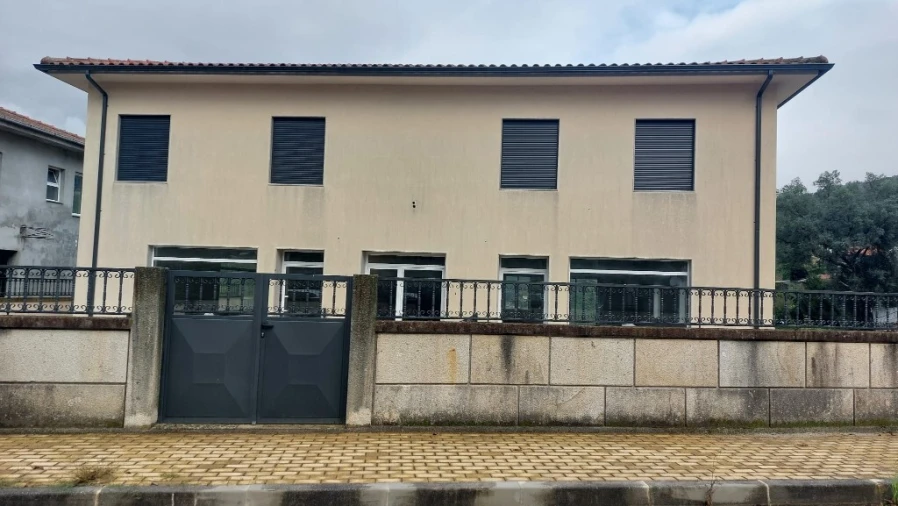 Loja para Arrendamento em Moimenta Foto 2