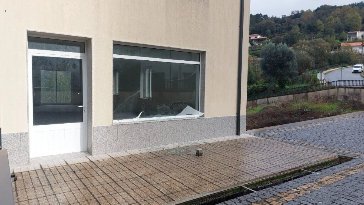 Loja para Arrendamento em Moimenta Foto 5